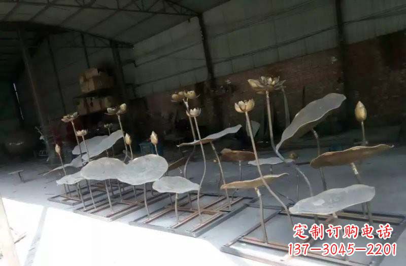 广西精美锻铜荷花荷叶雕塑