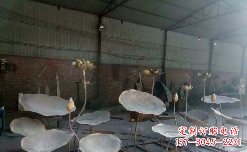 广西锻铜荷叶荷花广场景观雕塑