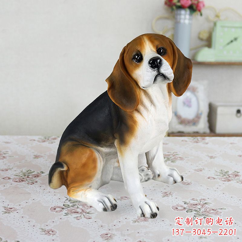 广西玻璃钢蹲姿仿真比格犬雕塑