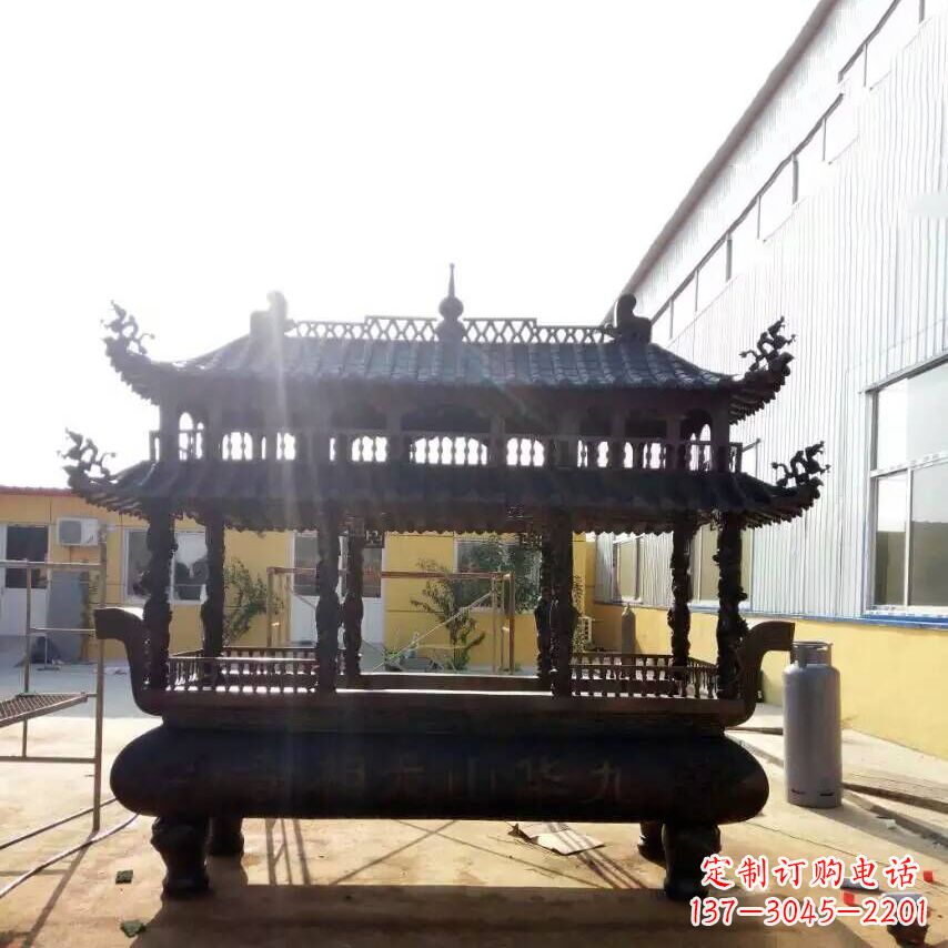 广西欣赏传统文化的多层铜香炉雕塑