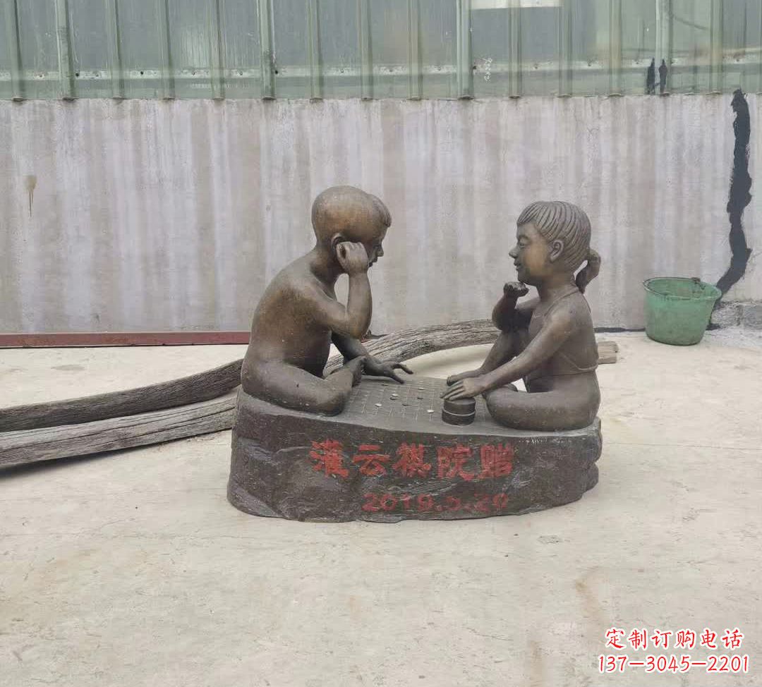 广西精美儿童下棋铜雕