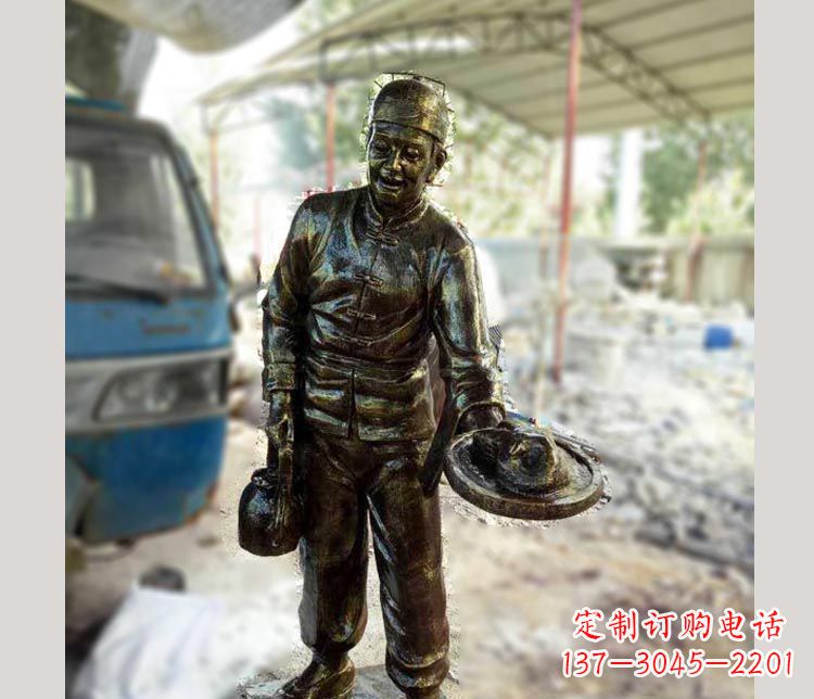 广西饭店上菜的店小二铜雕