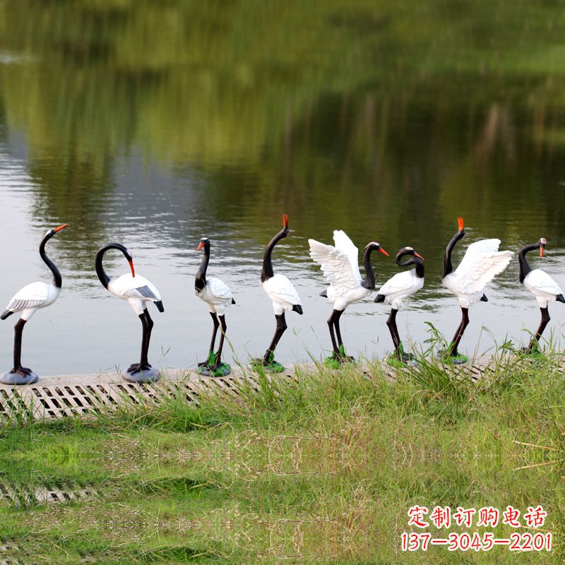 广西仿真仙鹤玻璃钢水景雕塑摆件-公园水池水塘琥珀动物雕塑