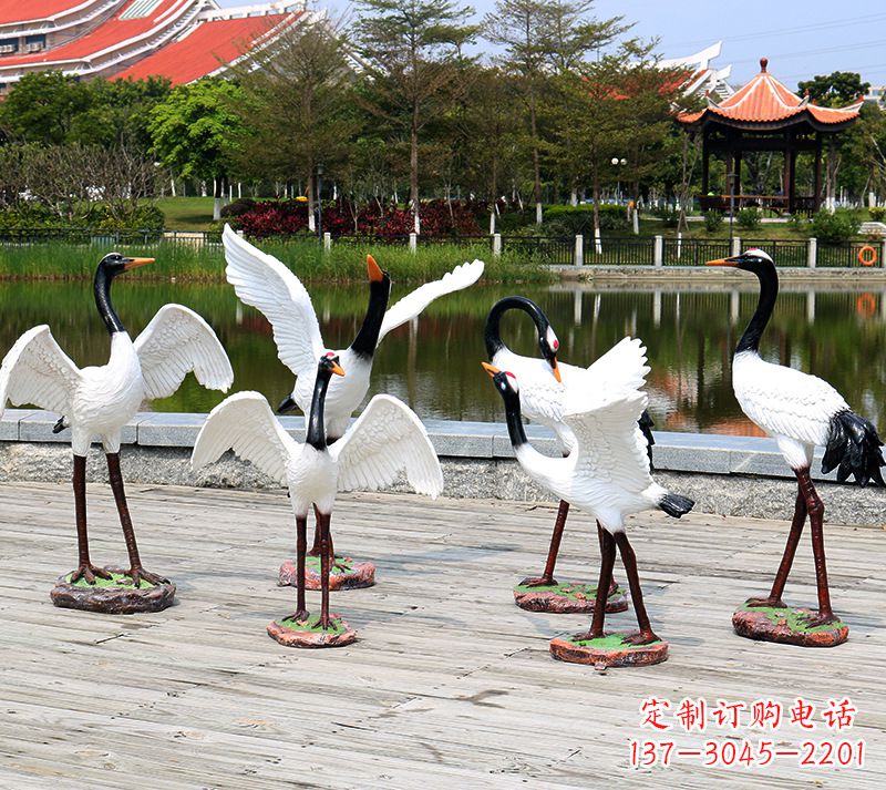 广西仿真仙鹤动物雕塑