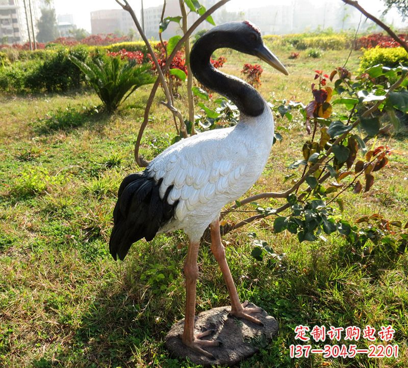 广西飞行的仙鹤雕塑