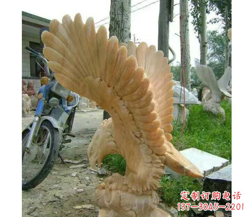 广西飞翔老鹰石雕