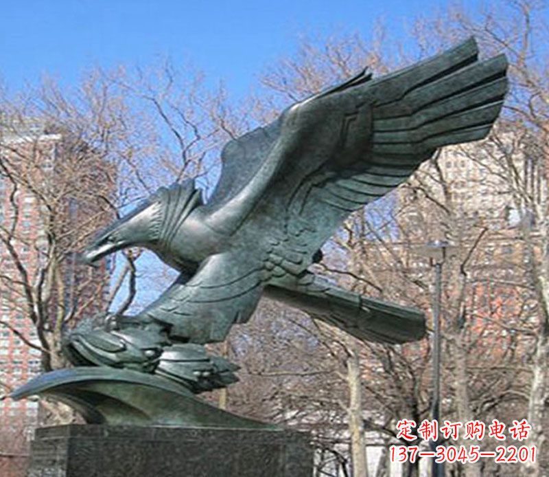 广西飞鹰石雕动物景观雕塑