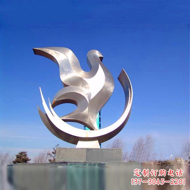 广西贴近自然的精美鸽子雕像