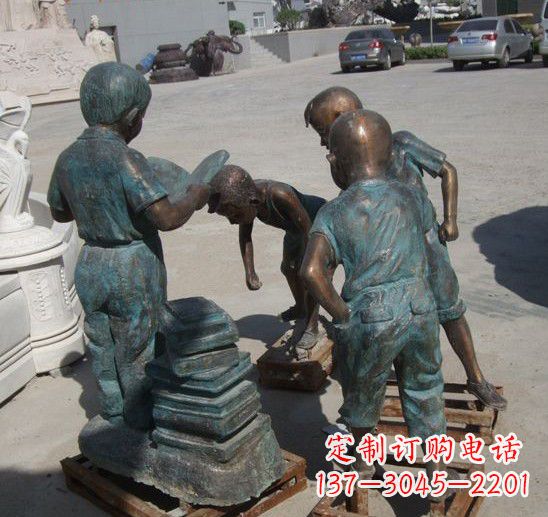广西童话般的梦幻小孩铜雕塑