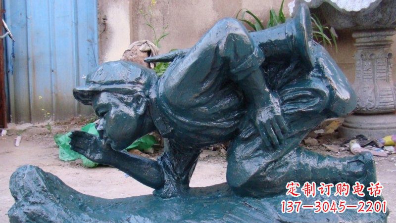 广西传统文化符号——小红军冲锋号雕塑