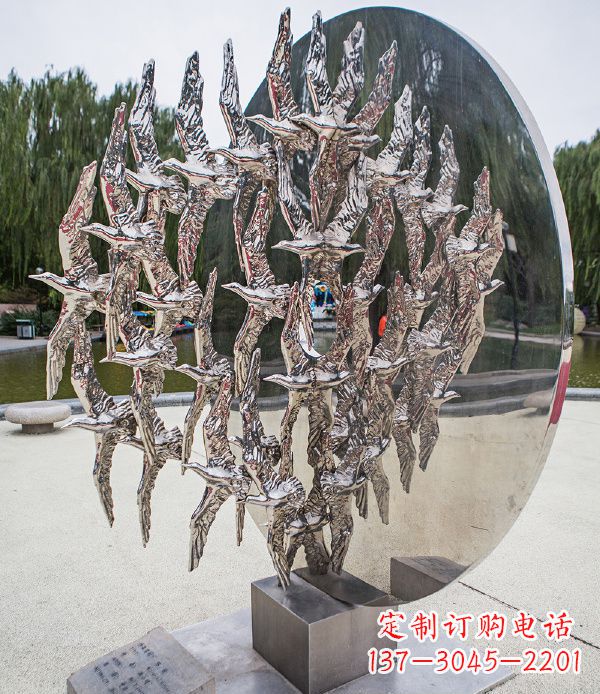 广西欣赏鸽子轻盈的美丽——不锈钢动物鸽子雕塑