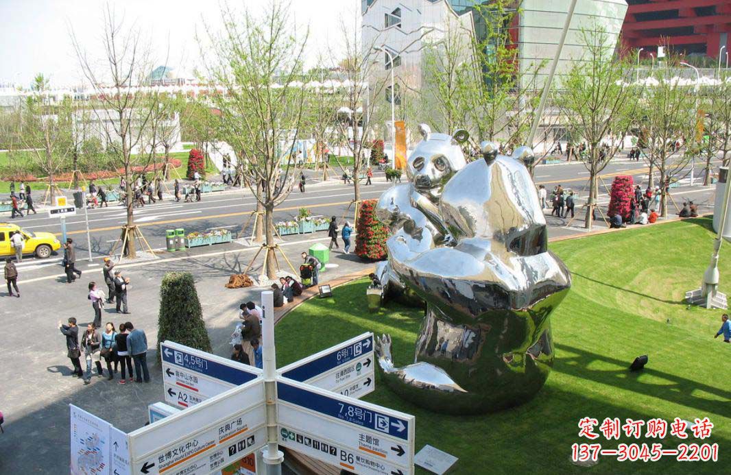 广西镜面不锈钢熊猫大型雕塑
