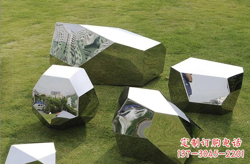 广西精美不锈钢鹅卵石几何雕塑