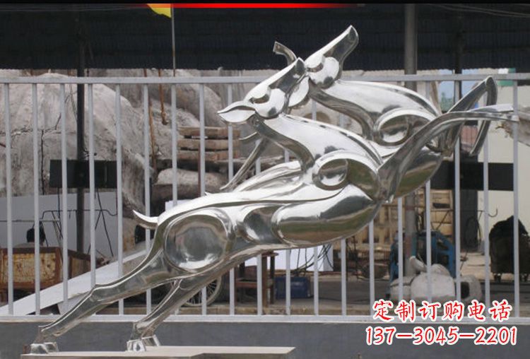 广西梅花鹿不锈钢高光大型雕塑