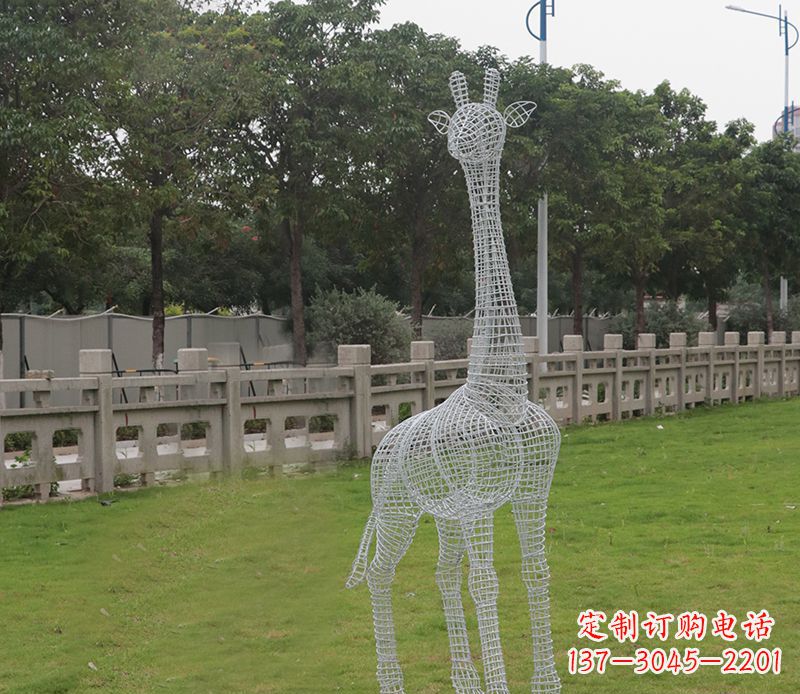 广西浪漫活力·不锈钢镂空长颈鹿雕塑