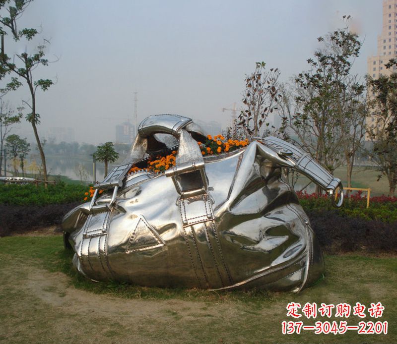 广西不锈钢手提包雕塑--传承经典,拥有独特之美