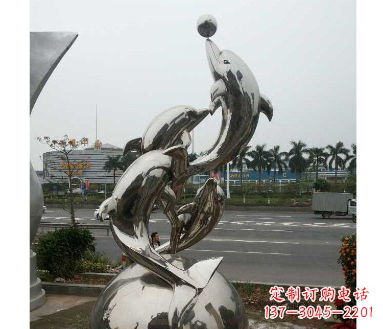 广西海豚雕塑多功能不锈钢跳跃玩球