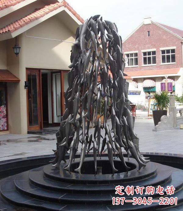 广西跃动的生命——景区向上游的鱼群喷泉雕塑