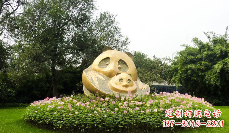 广西熊猫雕塑 - 令公园增添无限活力