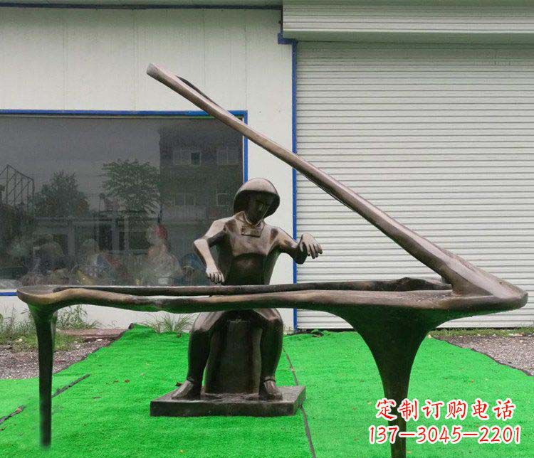 广西公园弹钢琴的抽象人物小品铜雕