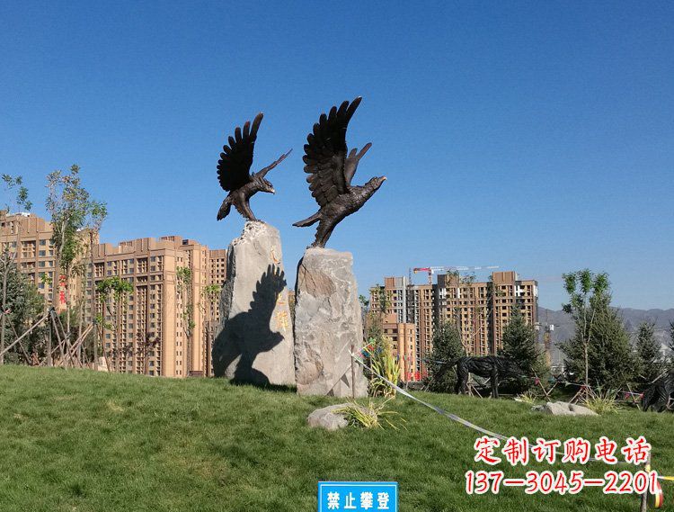 广西公园动物老鹰铜雕