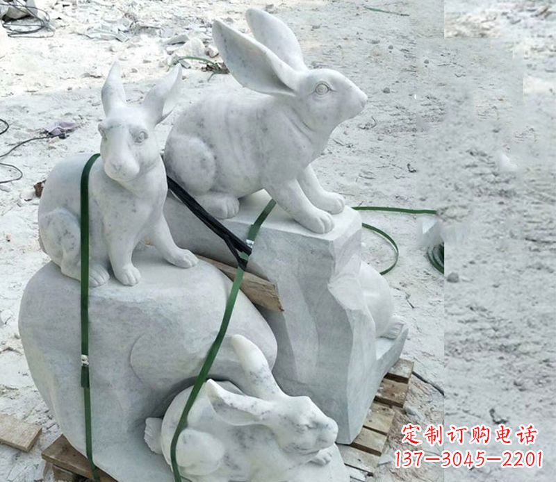 广西公园动物兔子雕塑