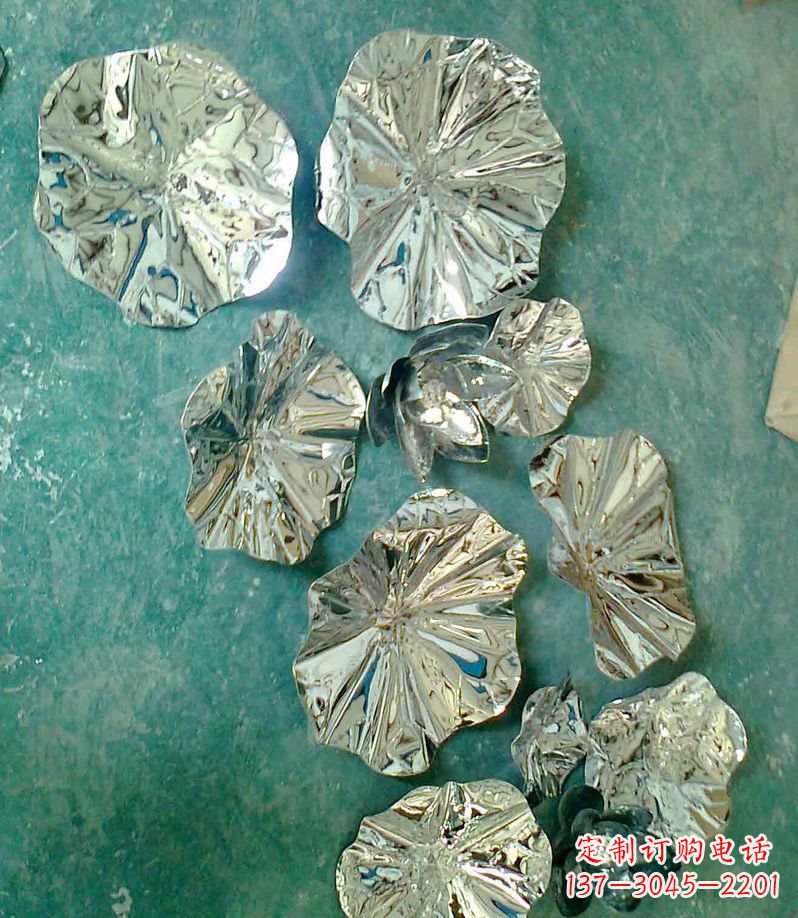 广西精致锻铜荷叶造型雕塑