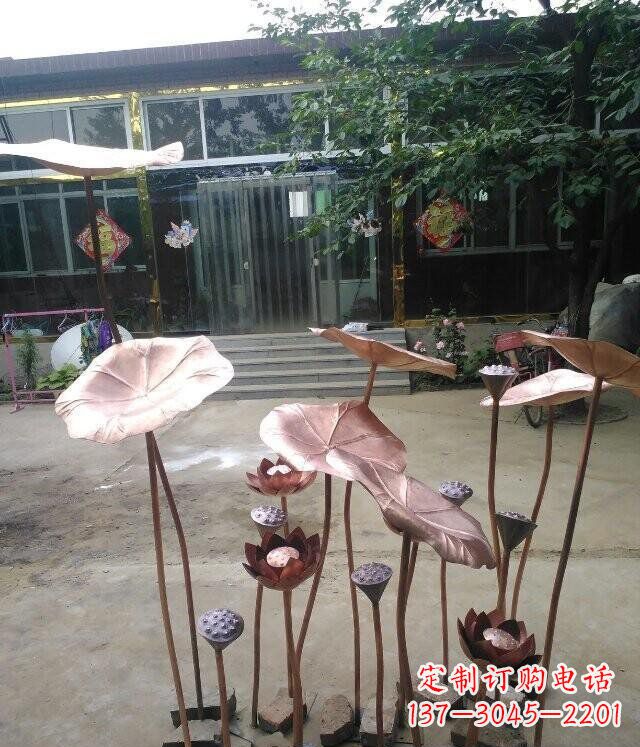 广西精美锻铜荷叶雕塑