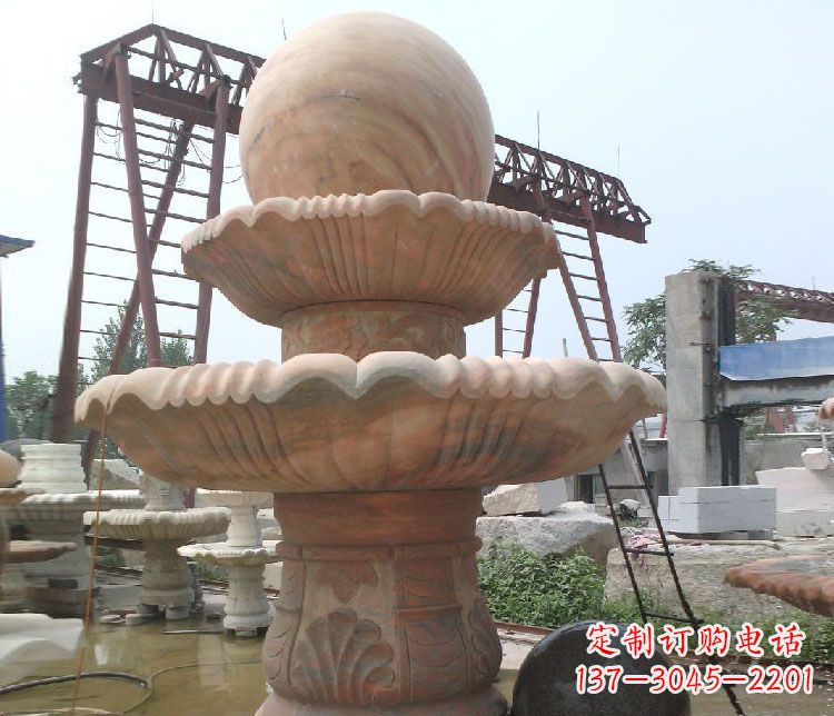 广西绚丽多彩的风水球雕塑