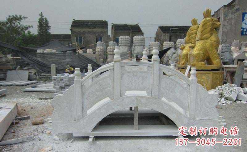 广西精美的大理石拱桥雕塑