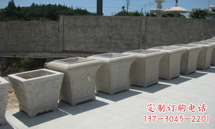 广西大理石花盆石雕 – 在公园展现精美自然风貌