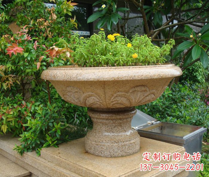 广西雕塑花盆,精雕细琢