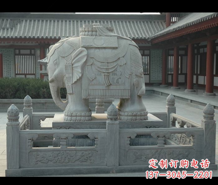 广西用大象雕塑彰显田园风情