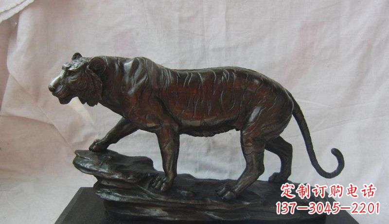 广西公园老虎动物铜雕 (5)