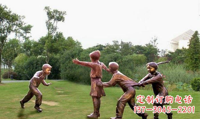 广西风格多变的老鹰雕塑