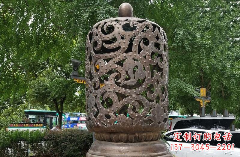 广西浪漫精致镂空灯笼铜雕