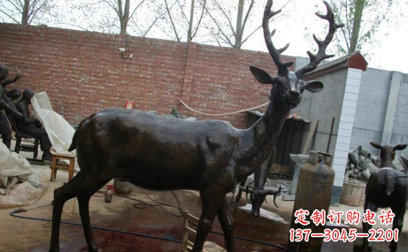 广西精美梅花鹿铜雕,施展艺术之美