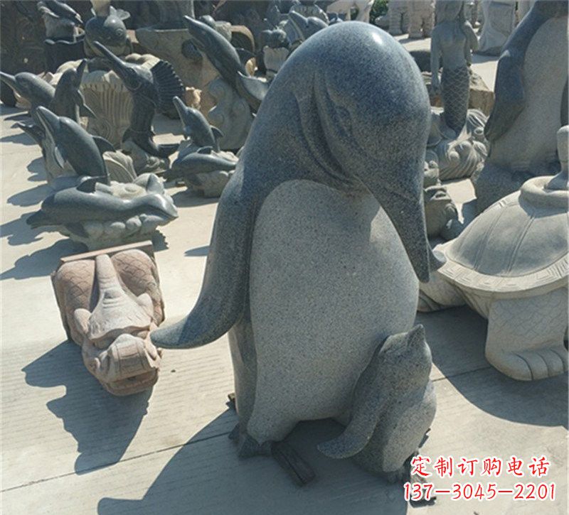 广西公园母子企鹅石雕