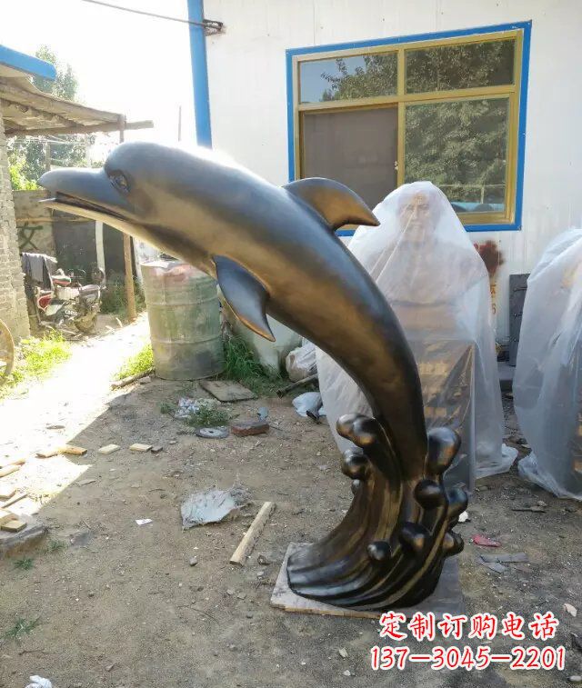 广西公园喷水海豚动物铜雕