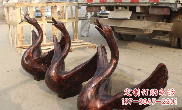 广西优雅活泼的天鹅铜雕