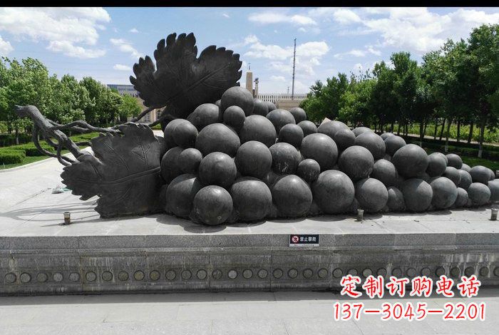 广西美轮美奂的葡萄铜雕塑