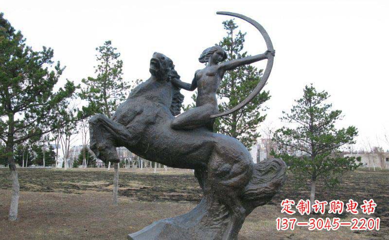 广西公园骑马女人射箭铜雕