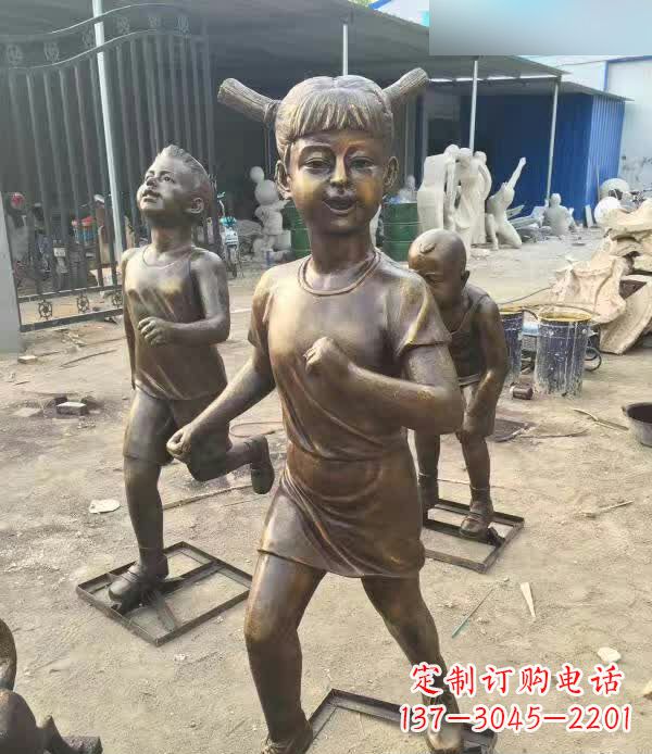 广西铜雕童年小狗陪伴儿童奔跑的时光