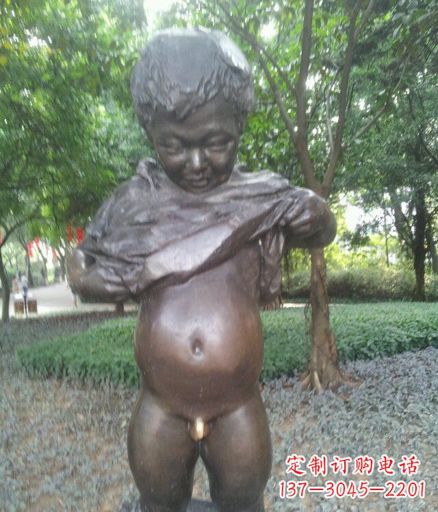 广西萌动活泼的男孩铜雕塑