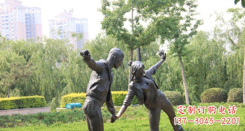 广西爱情铸就的浪漫情侣雕塑