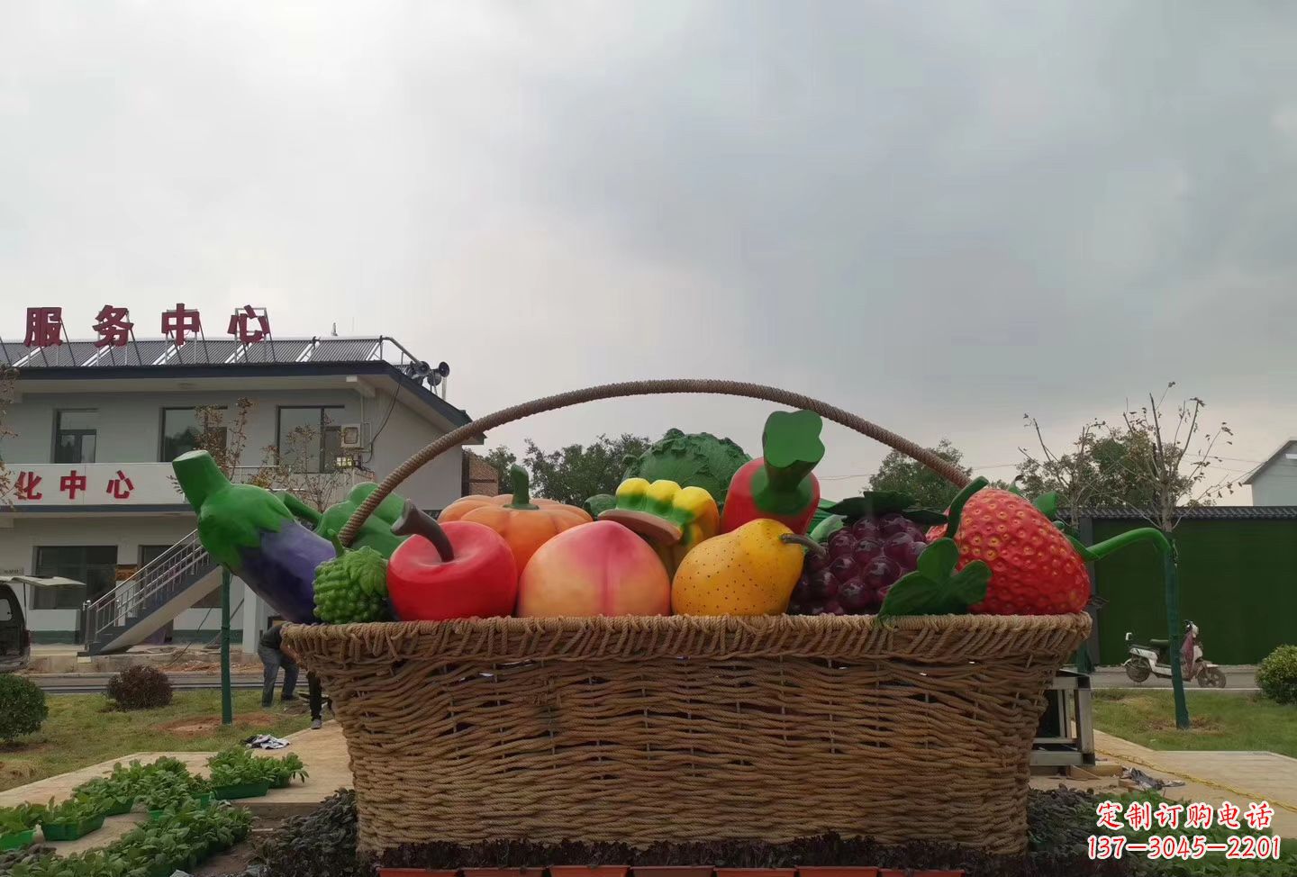 广西玻璃钢仿真水果篮雕塑