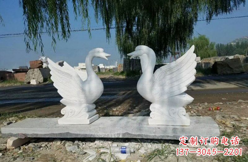 广西浪漫传情——中领雕塑定制天鹅石雕