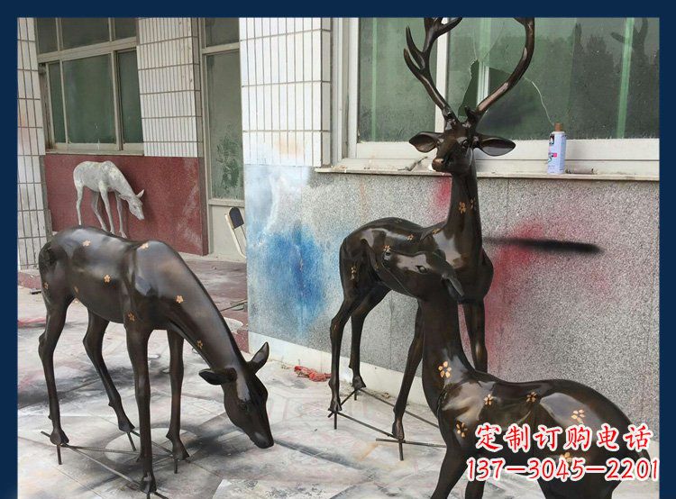 广西高贵优雅的梅花鹿铜雕塑