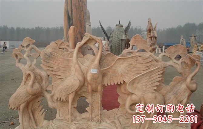 广西公园晚霞红仙鹤雕塑
