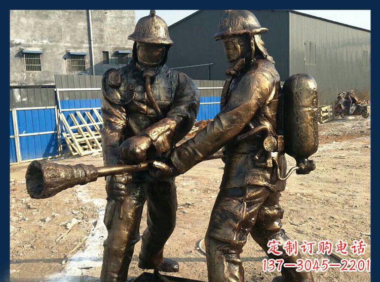 广西以消防员为原型的铜雕塑